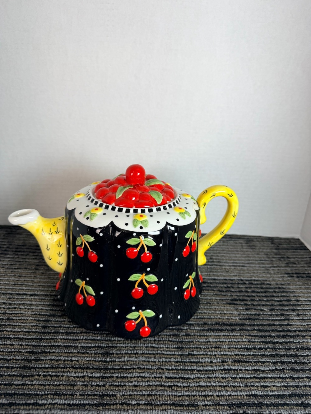 MARY ENGELBREIT CHERRY
TEAPOT - Picture 7 of 13